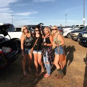 Meet your Posher, Carrie